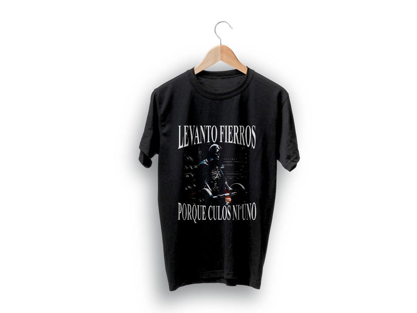 Playera LEVANTO FIERROS POR QUE CULOS NI UNO